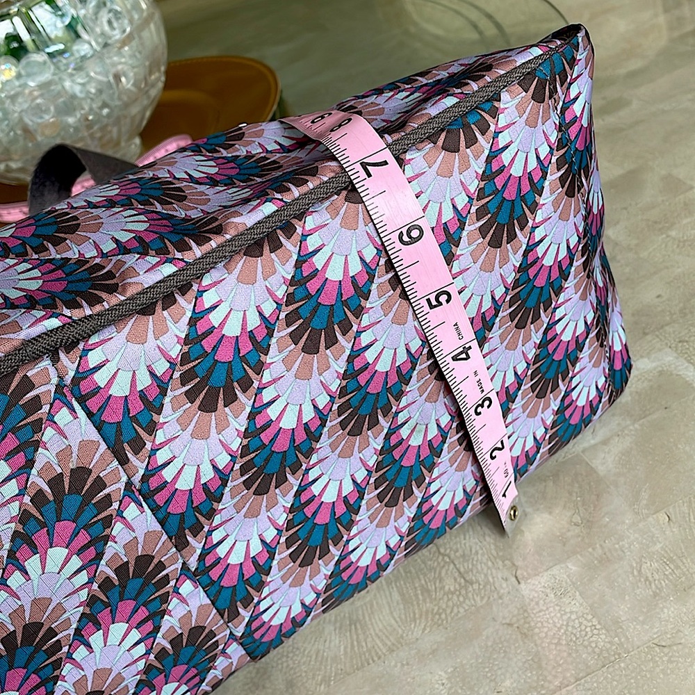LeSportsac Light Weight Duffle Bag - Picture 11 of 11